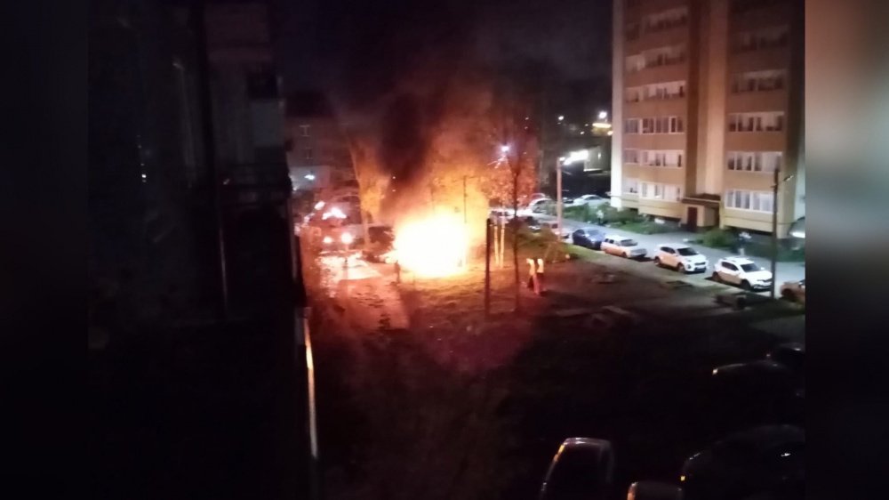 В Ярославле в речном порту сгорел автомобиль
