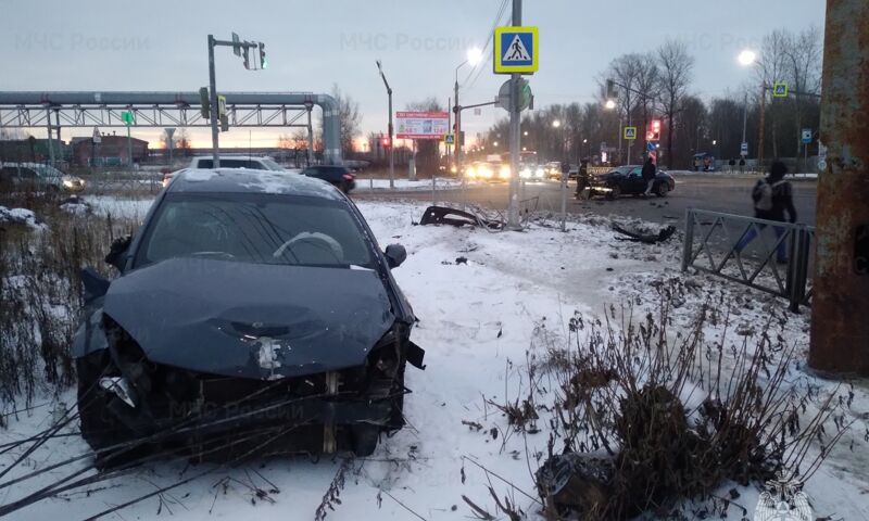 На Промышленной улице в Ярославле столкнулись две иномарки