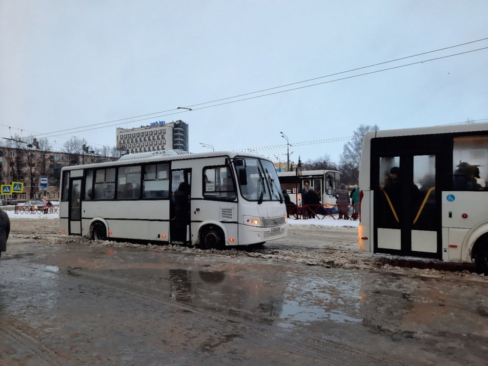 В Ярославле из-за плохо убранных дорог изменили маршруты автобусов