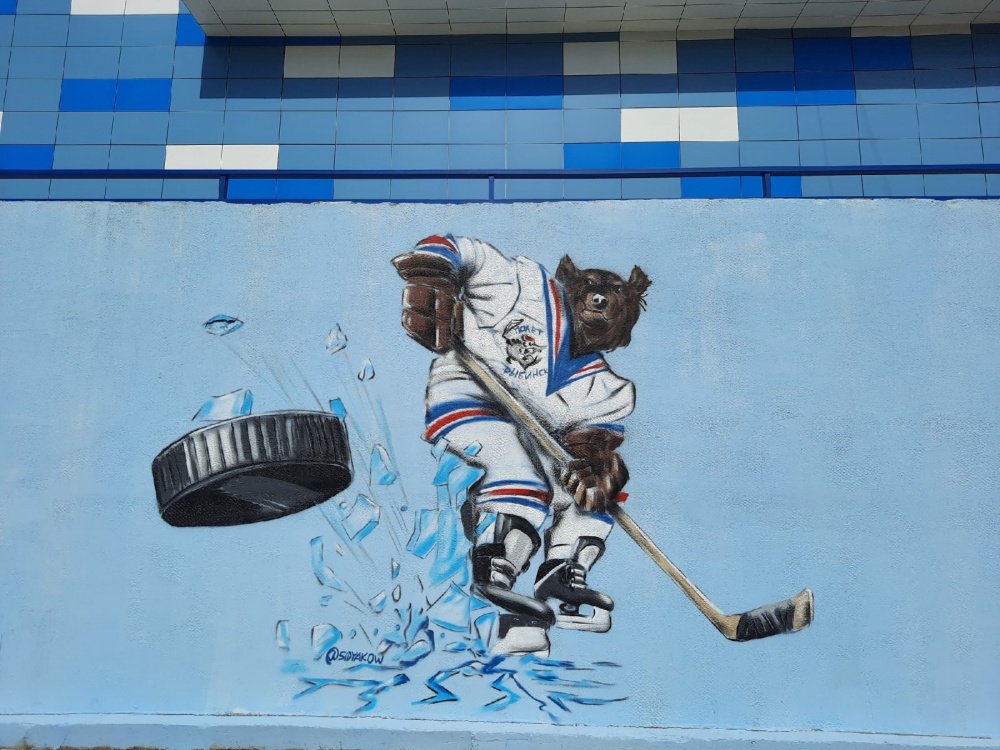В Рыбинске нарисовали граффити на стене спорткомплекса «Полет»