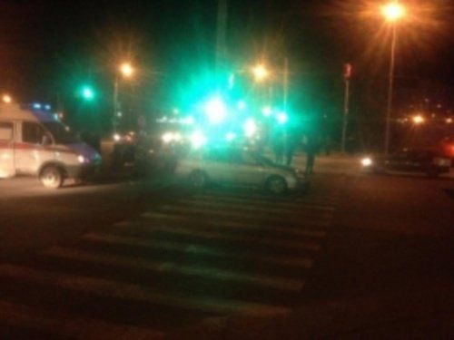 В Рыбинске две иномарки не поделили дорогу: есть пострадавший 