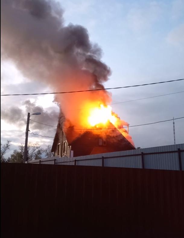 В Ярославском районе сгорел двухэтажный коттедж