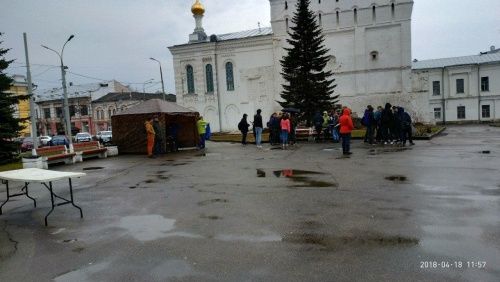 У Знаменской башни в Ярославле началась акция по сбору макулатуры
