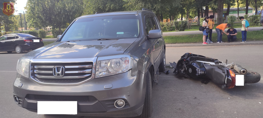В Ярославской области в ДТП с иномаркой пострадал мотоциклист