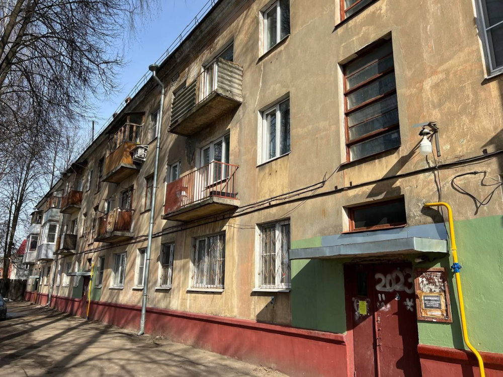 Мечтает лишь о сухом потолке: в Ярославле десять лет топит дом ветерана Великой Отечественной войны