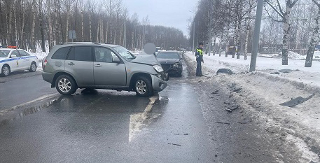 В Ярославле в ДТП на проспекте Фрунзе пострадали два человека_233454