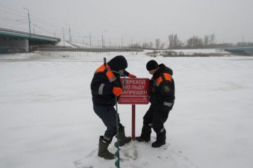 В Ярославле на берегу реки Которосль продолжается установка запрещающих табличек 