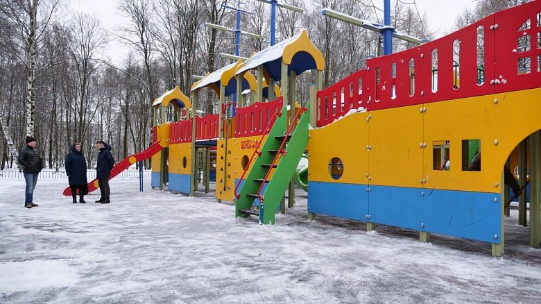 Малышам негде гулять: мэрия закрыла детскую площадку в Ярославле после скандала