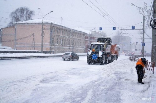 В контракт на уборку Ярославля не были включены вывоз снега, уборка тротуаров, остановок и межквартальных проездов