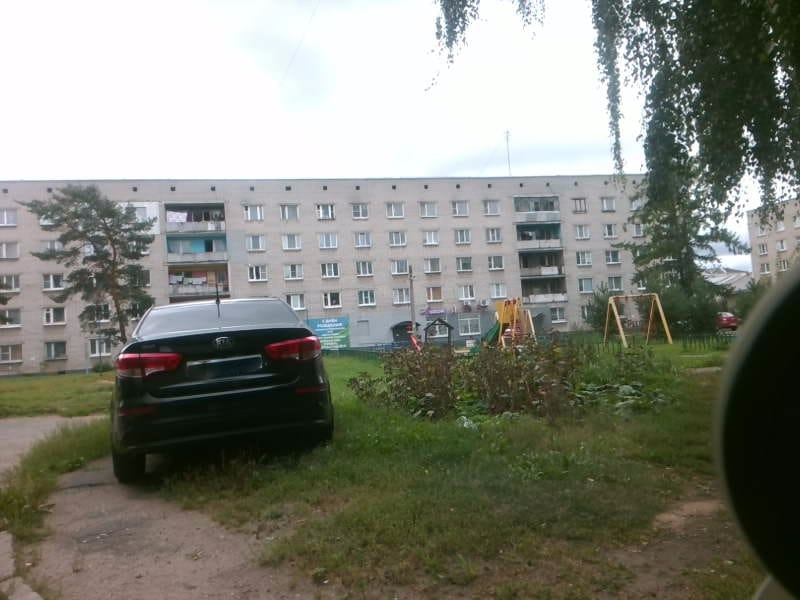 Во дворах центральных районов Ярославля поймали 33 нарушителей правил парковки