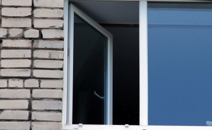 «Находится в реанимационном отделении»: в Ярославле из окна выпал 16-летний подросток