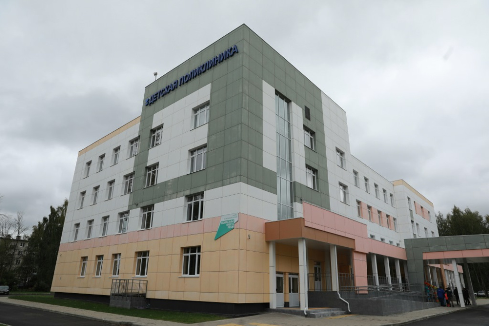 Игровые площадки и бассейн: во Фрунзенском районе Ярославля открыли новую детскую поликлинику
