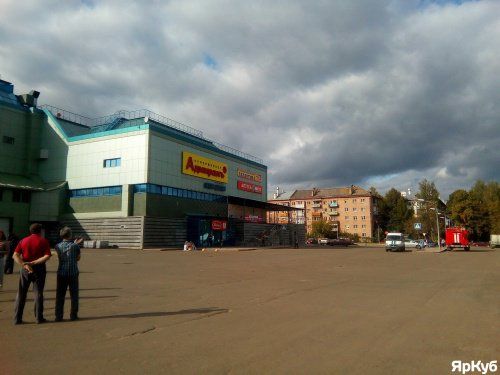 В Ярославле эвакуировали людей из мэрии, школ, гостиниц и торговых центров: текстовая трансляция