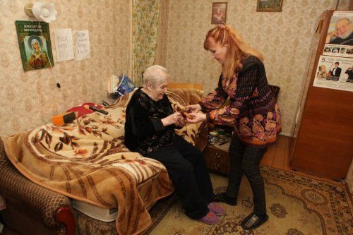 В Ярославской области одинокие пенсионеры могут обрести приемную семью