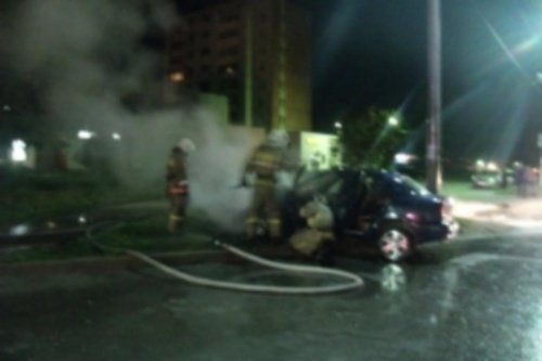 В Переславле-Залесском огонь повредил легковой автомобиль 