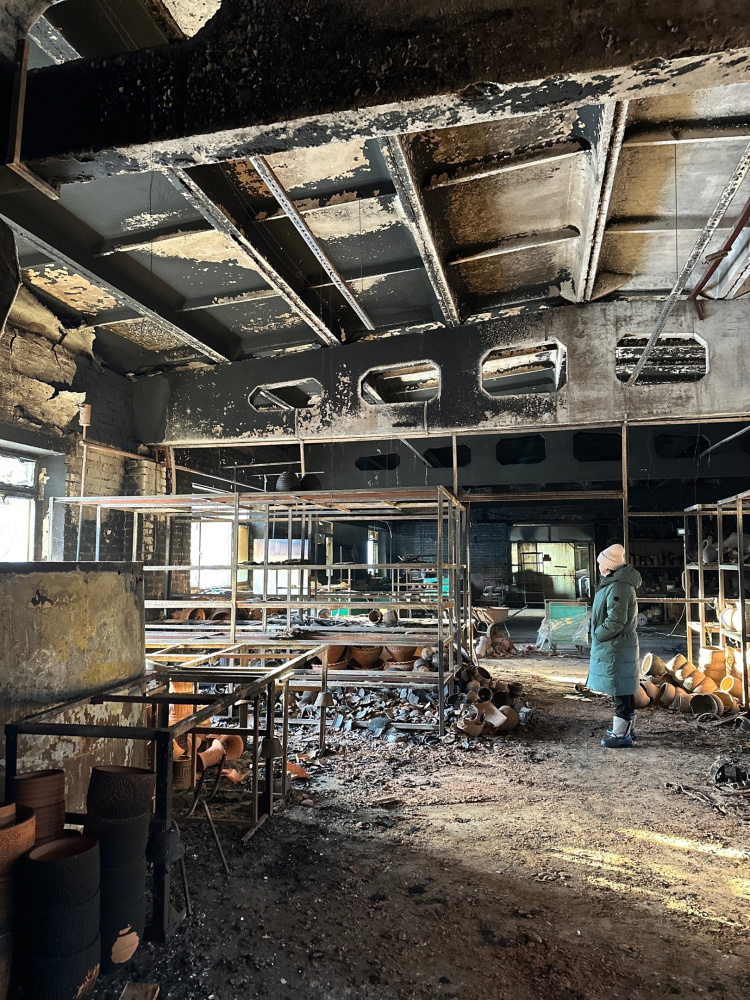 В Гаврилов-Яме началось восстановление сгоревшего гончарного производства