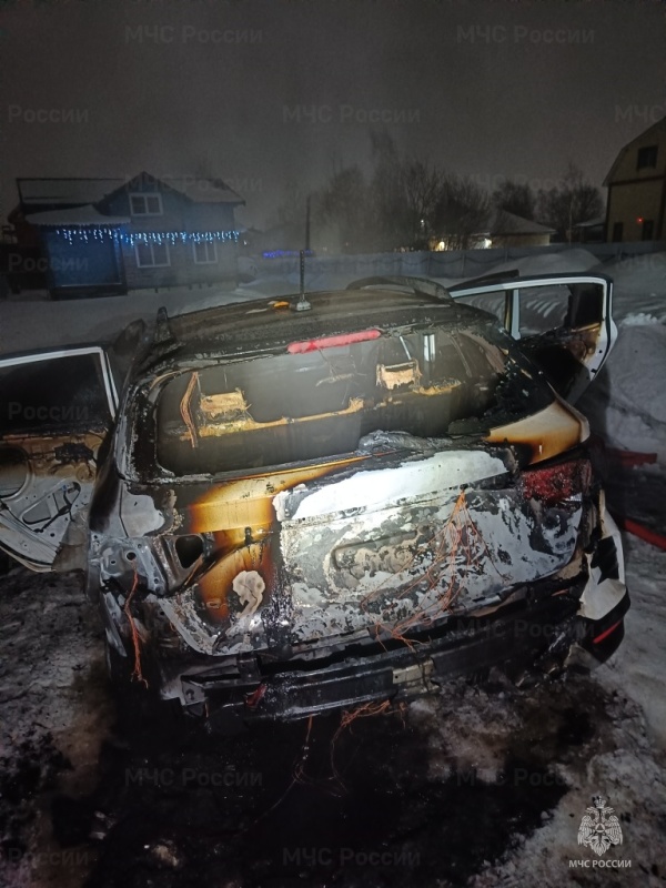 За ночь в Ярославле сгорели два легковых автомобиля 