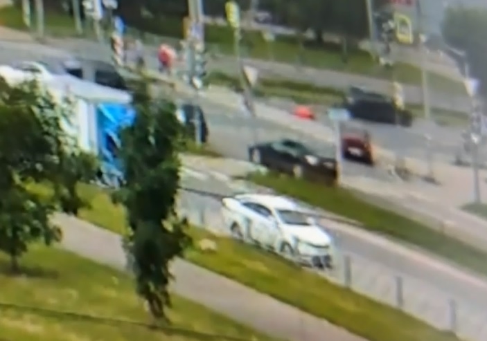 В Ярославле водитель легковушки сбил женщину и скрылся с места ДТП