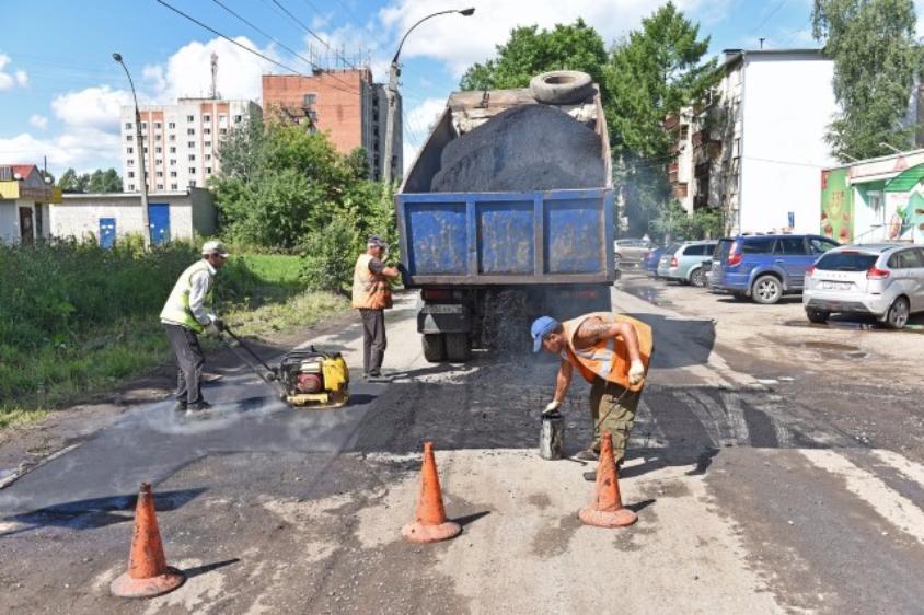 Дзержинск ярославль. Аварийная яма. Аварийная Дзержинск. Ямочный ремонт Дзержинский район. Стоек для устранения аварийности.