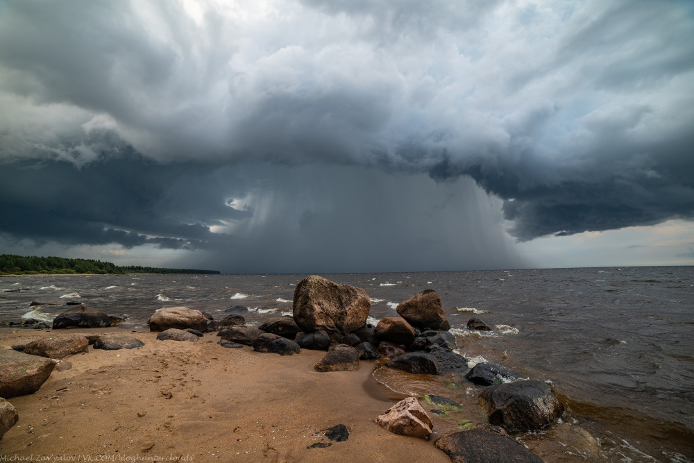 Ярославский фотограф заснял водяную бомбу