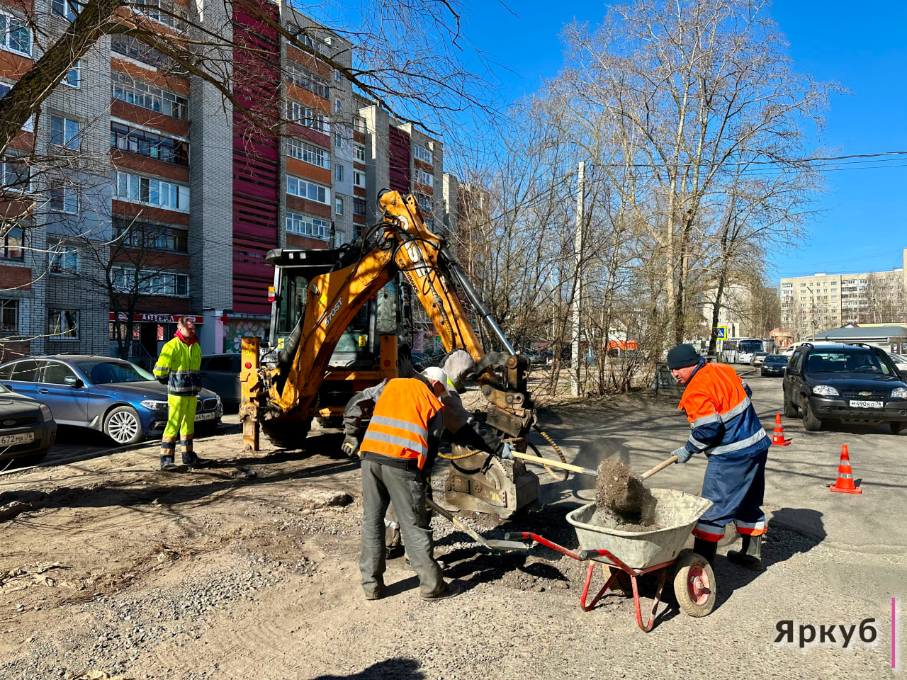 Ремонтная 82. Ремонт дороги. Ремонтные работы в Москве. Реконструкция зданий в Ярославле. Ремонт дорог в Москве.