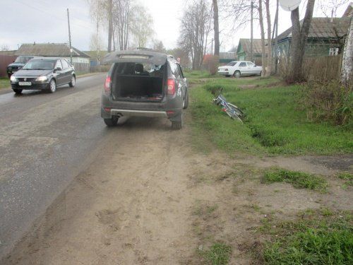 В поселке Некрасовское автомобиль сбил велосипедистку 
