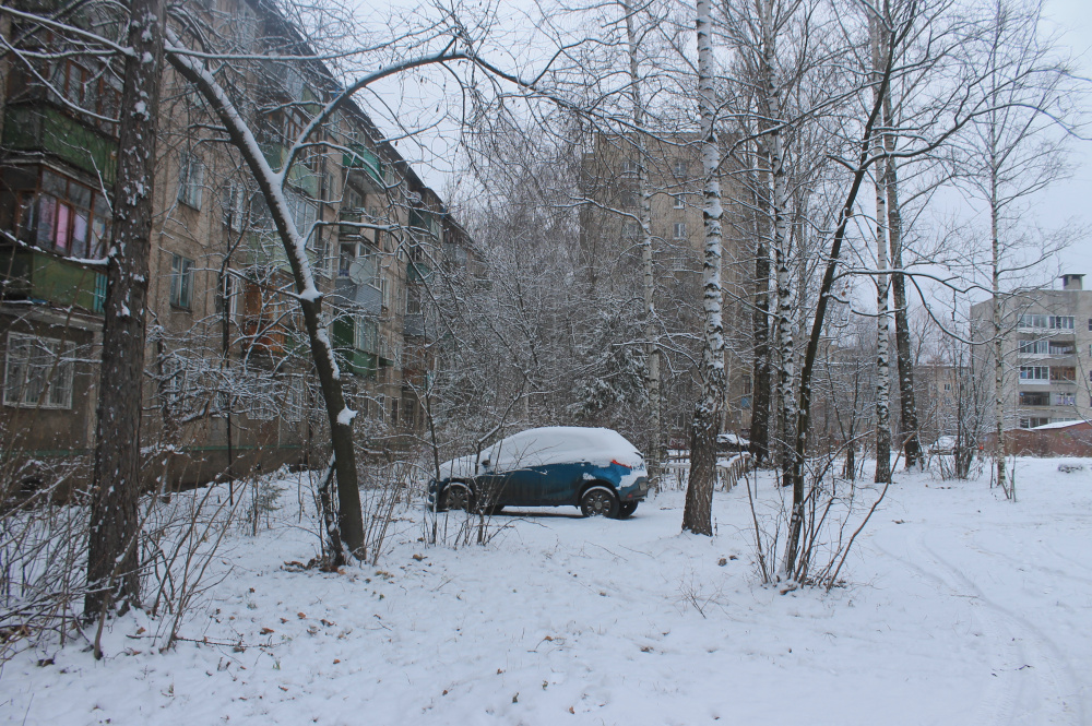В Ярославле стартуют рейды по выявлению парковки на газонах и детских площадках
