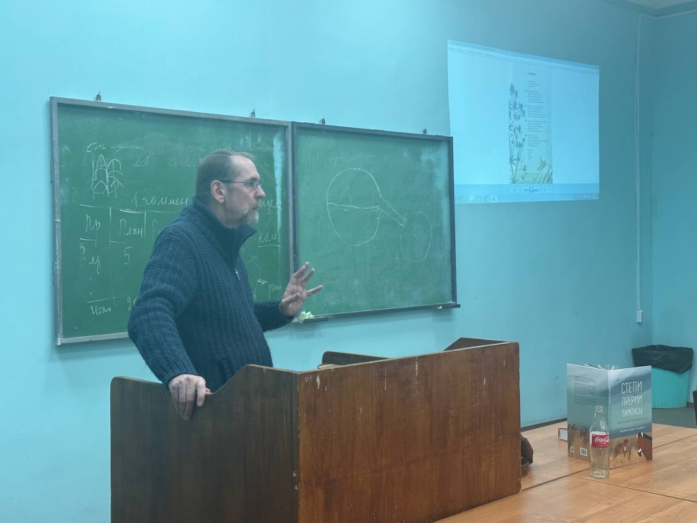 «Степи, прерии, пампасы»: в Ярославле состоялась презентация научно-популярной книги об исчезающих экосистемах 