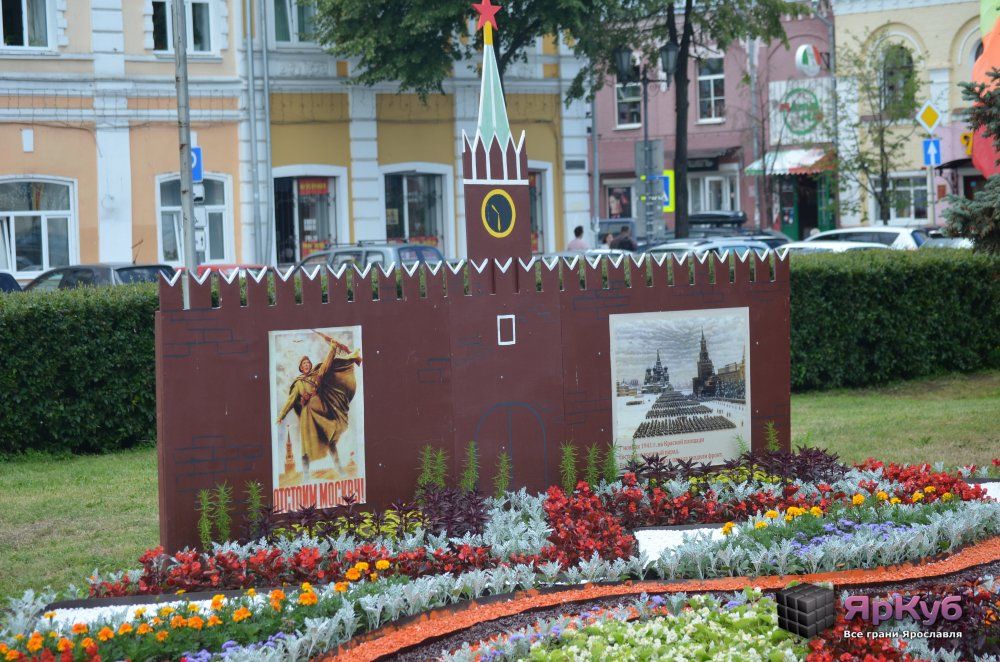 У часовни Александра Невского расцвели «Цветы Победы»