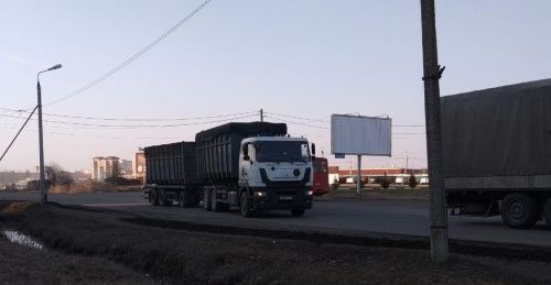 Ярославцы заметили похожие на мусоровозы машины с московскими номерами в районе «Скоково»