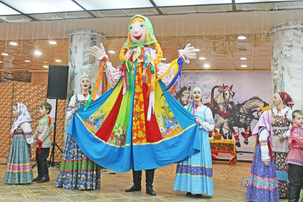 Весне быть: в Ярославле зиму проводили ярким праздником с участием мастериц «Юрьевского» и фольклорных коллективов