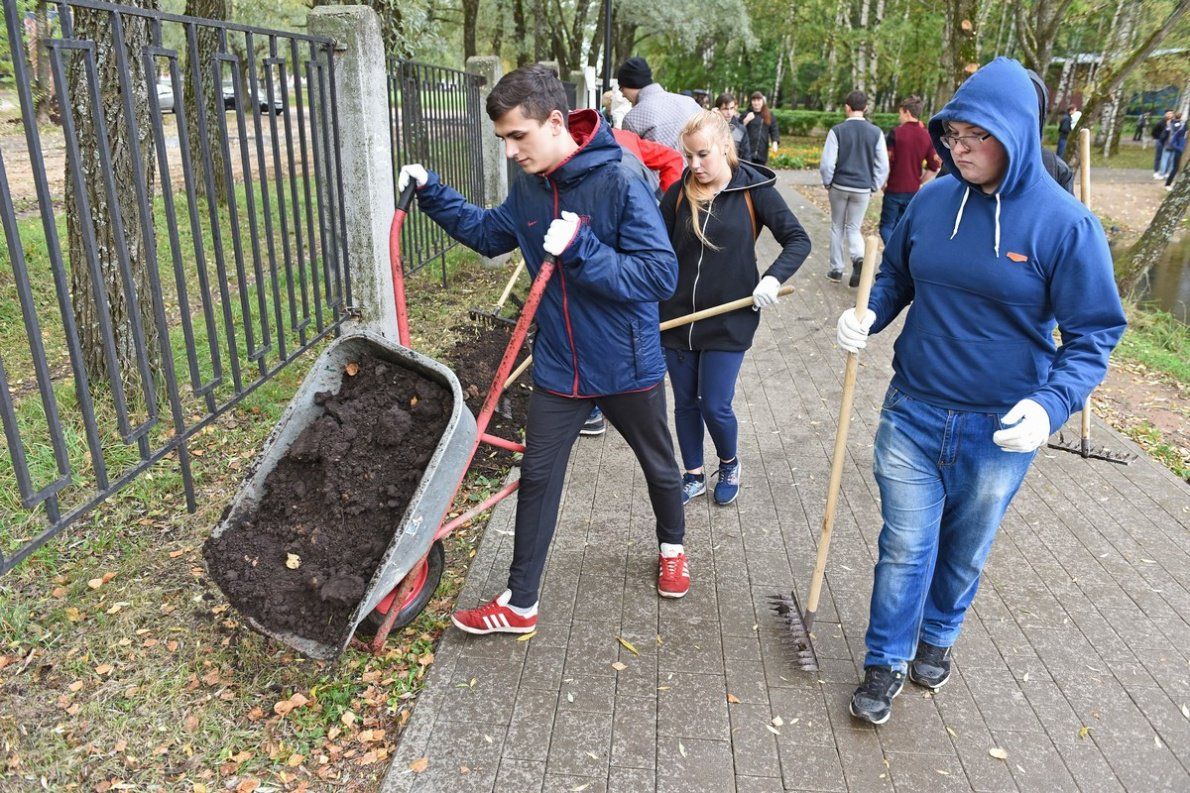 субботник череповец. студенты россия субботники. тим фестивальный. привели в порядок парк. сквер керамзавода рязань.