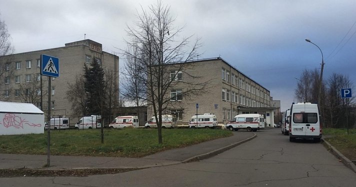 Департамент здравоохранения прокомментировал очередь из скорых в Рыбинске