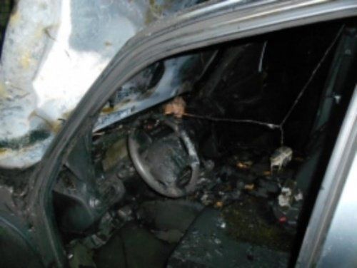 В Ярославле огонь повредил автомобиль 
