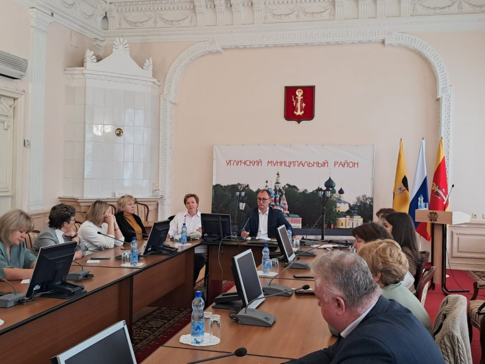 Министр образования Ярославской области проводит встречи с руководителями образовательных учреждений