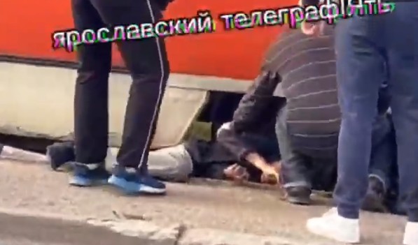 В Ярославле пьяный мужчина упал под колеса трамвая