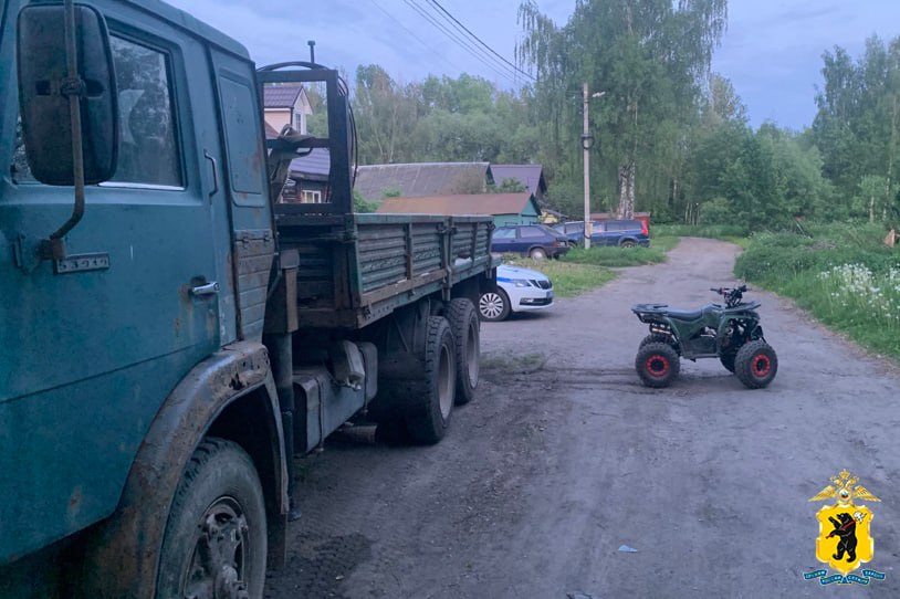 В Ярославле подросток на квадроцикле врезался в грузовик