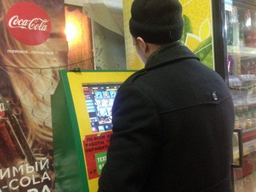 В ларьке на Московском проспекте незаконно играли в игровой автомат