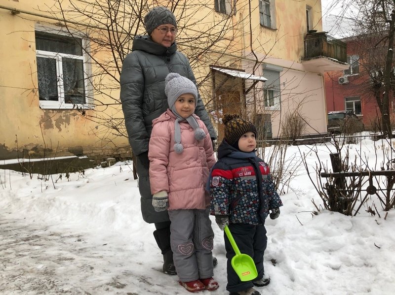 Многодетная семья из Рыбинска получила новогодние подарки от губернатора