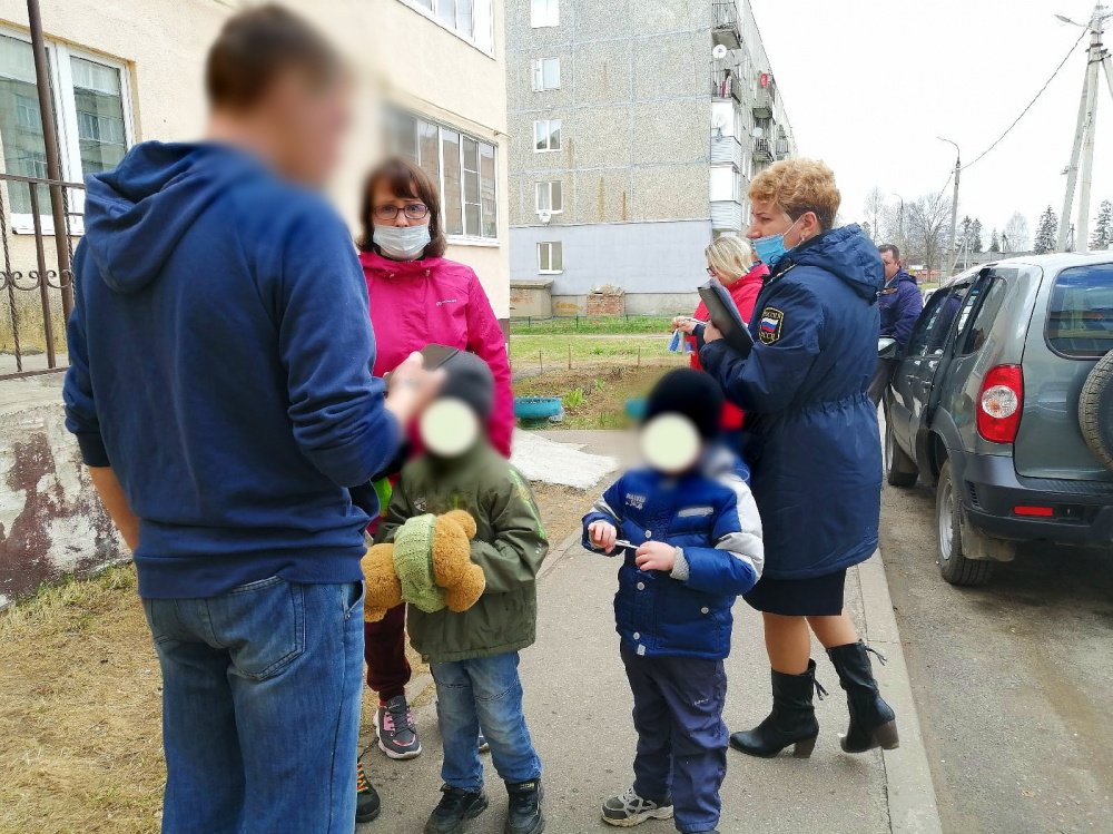 В Ярославской области троих детей из многодетной семьи передали в органы опеки