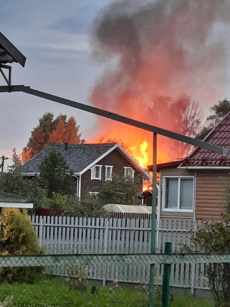«Вспыхивали как факел»: за ночь в Рыбинске сгорели три дома
