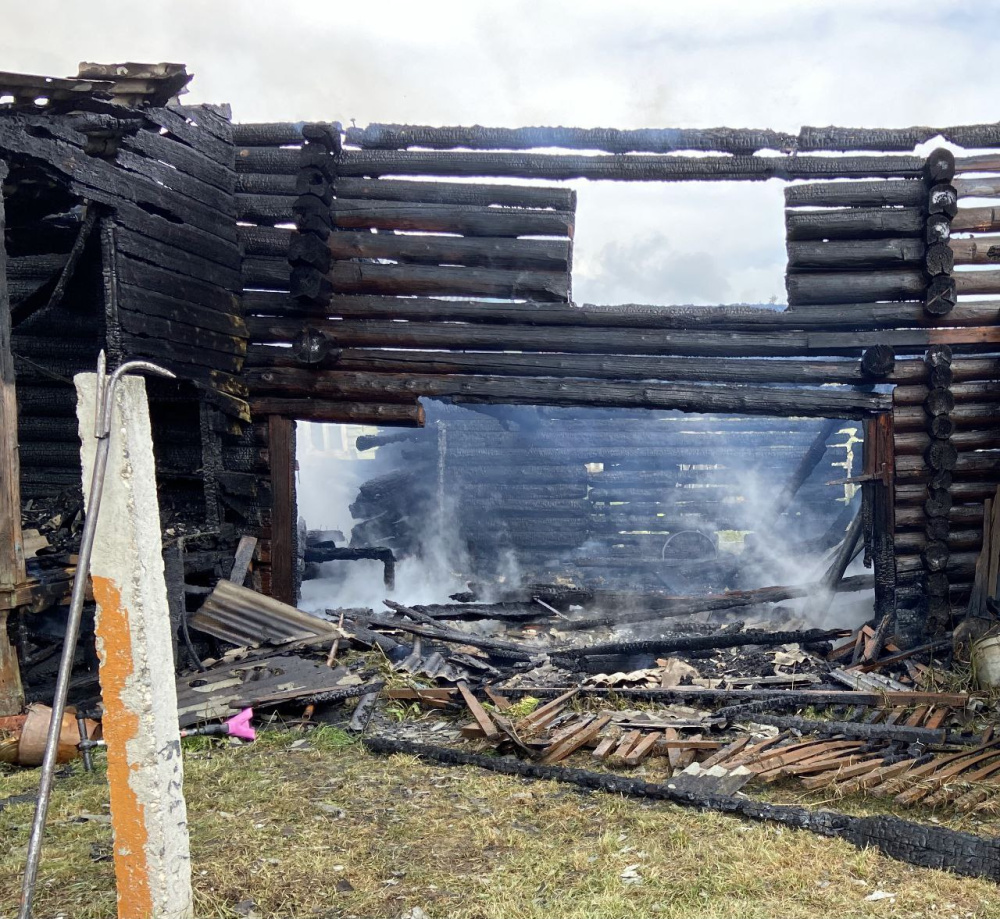 В деревне Ярославской области при пожаре погибла молодая женщина
