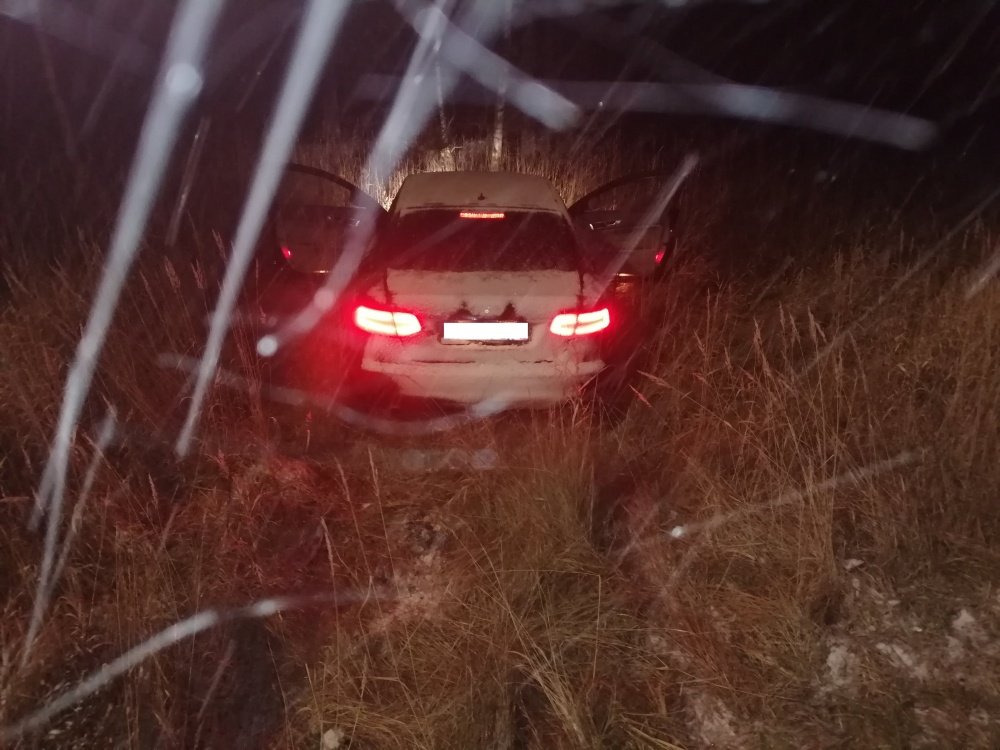 В Тутаевском районе нашли автомобиль с мертвым водителем