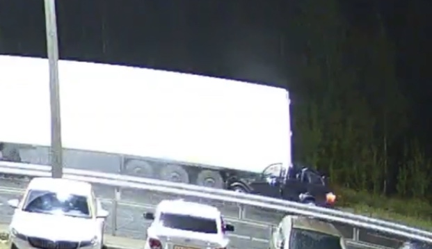 «Он просто на работе, я его жду»: в Ярославле в страшном ДТП с фурой погиб отец двоих маленьких детей