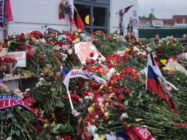«Город стал тенью самого себя»: ярославцы спустя 15 лет вспоминают детали дня гибели «Локомотива»