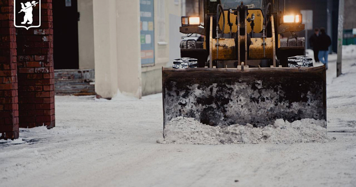 Оставленные машины уберут принудительно: улицу в центре Ярославля очистят от снега