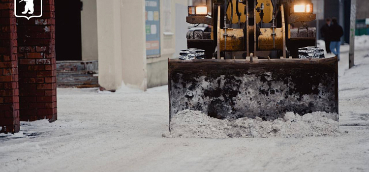 Оставленные машины уберут принудительно: улицу в центре Ярославля очистят от снега