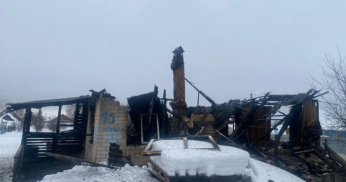 В Ярославской области семья с маленьким ребенком пострадала в пожаре