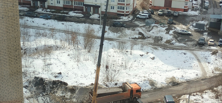 Словно в далёкой глубинке: в Ярославле жители новостройки жалуются на непролазную грязь_268344