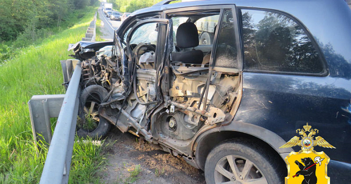В Ярославской области в массовом ДТП пострадали три водителя_242918
